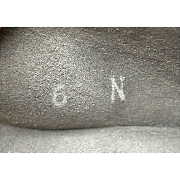 Stuart Weitzman Laney Suede Pumps Block Heel withGold Accent in Black NWOB Size - Picture 10 of 10